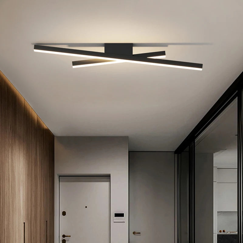 LED ceiling fixture suitable for closet and cloakroom spaces