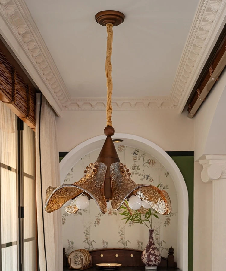 “Liglite Murano-style vintage glass chandelier for café”