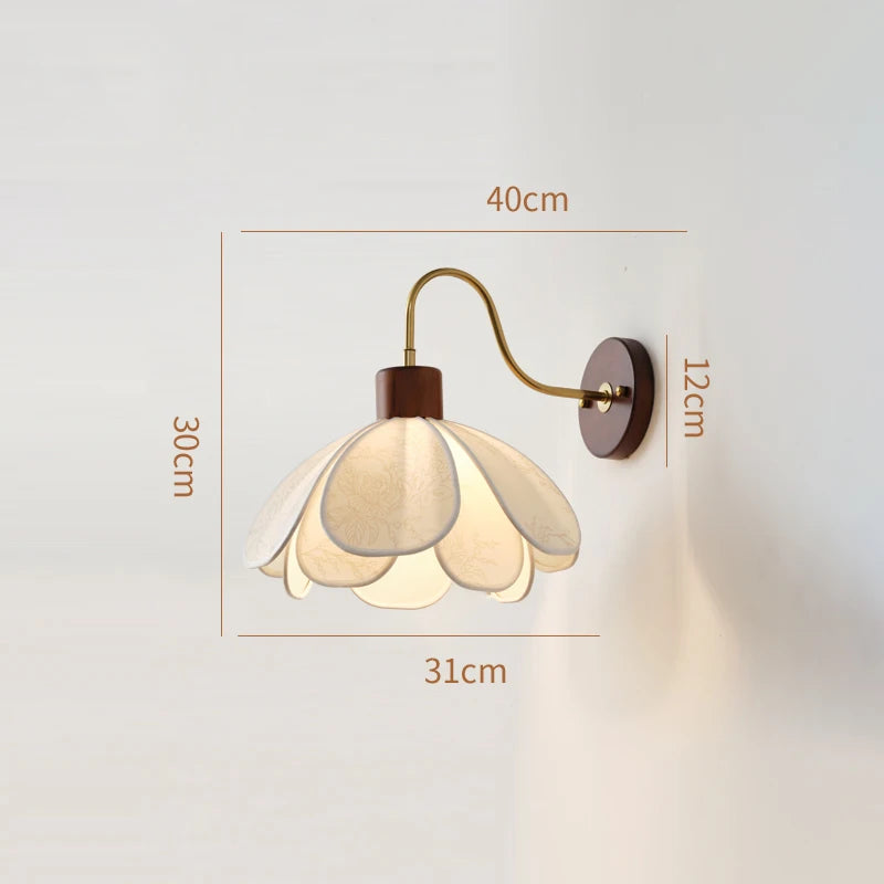 Wall-mounted lamp with dimensions indicated on a light gray background