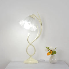 “Sculpted flower desk lamp with E27 LED for cozy study or dining”
