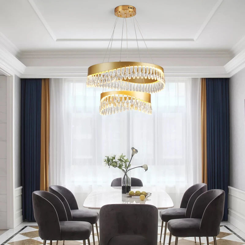 Chain pendant LED light with single light source for modern interiors