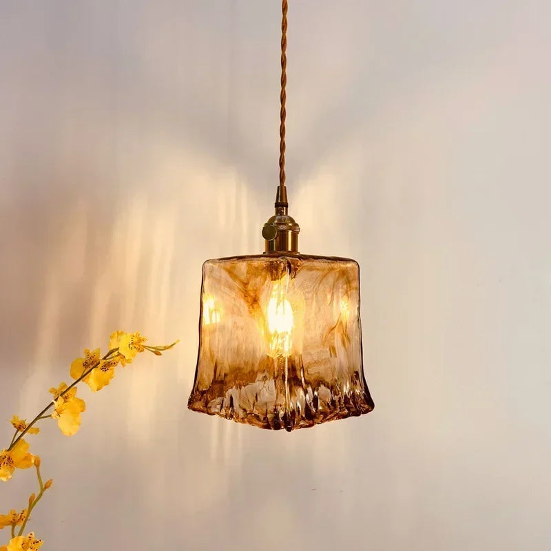 “Warm amber glass E27 pendant for modern retro interiors”