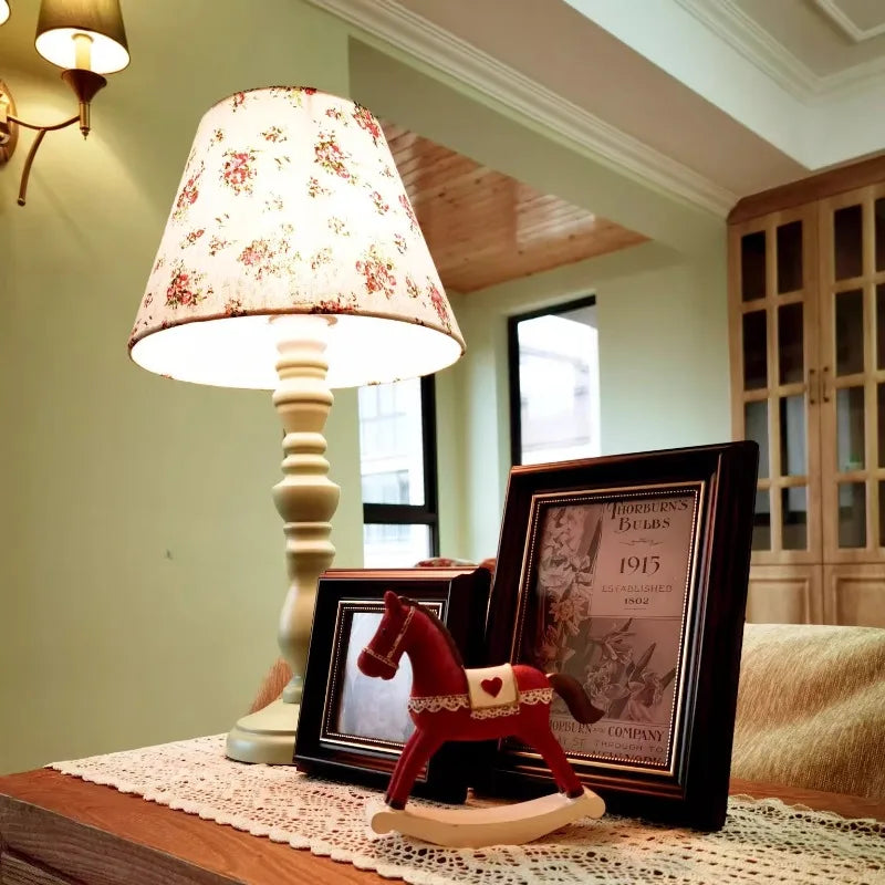 “Liglite vintage wood base floral lamp for cozy living spaces”