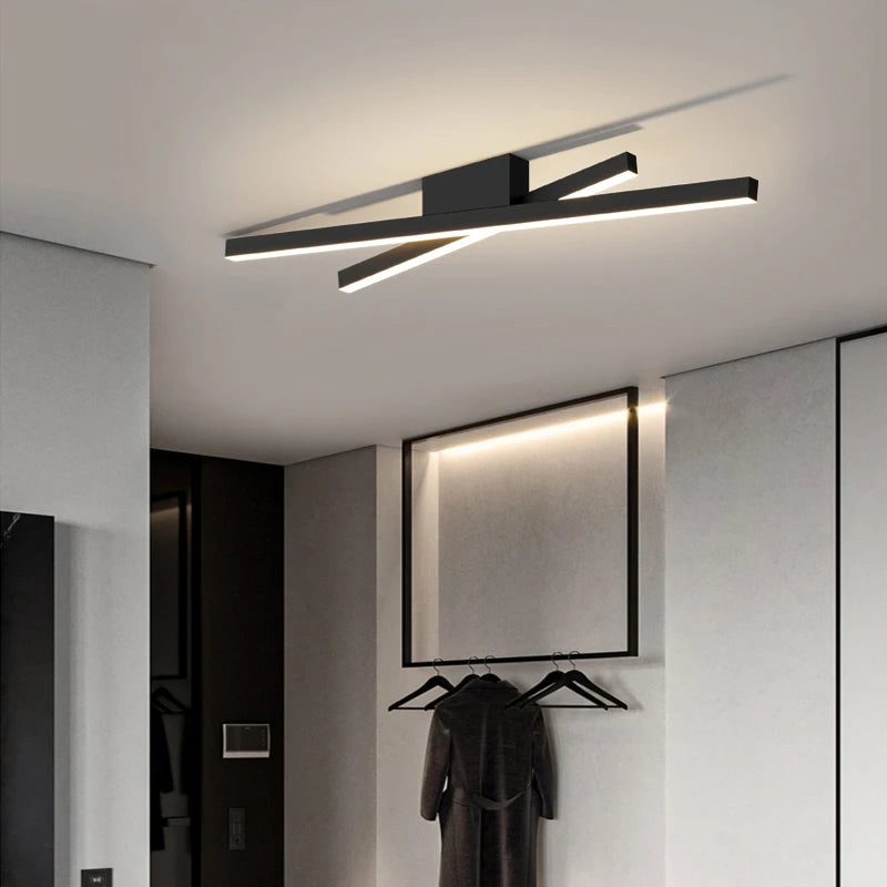 Surface-mounted strip ceiling lamp providing even indoor lighting