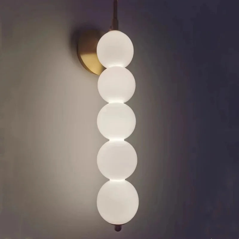 Minimalist wall-mounted lamp with up and down light direction