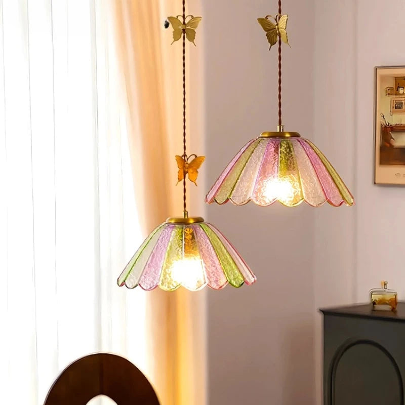 “Retro copper butterfly pendant with colorful ice crack glass shade, E27”